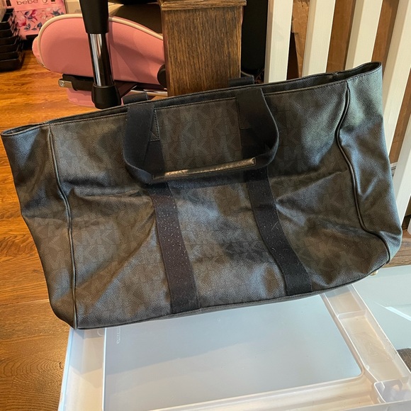 Michael Kors travel bag - Picture 3 of 5